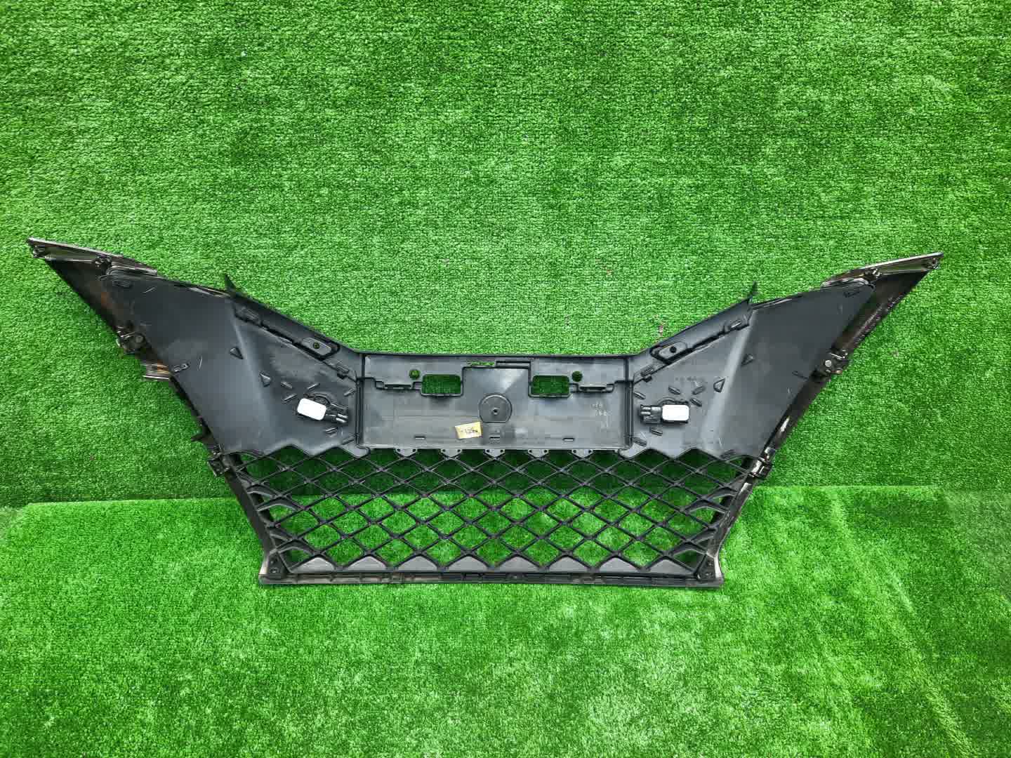 Решетка радиатора TOYOTA CROWN AWS210 53113-30450 2 ракурс