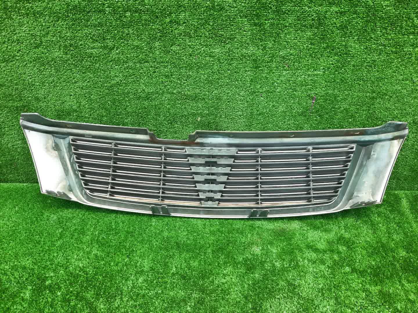 Решетка радиатора NISSAN PRESAGE U30, NU30, TU30, TNU30, HU30, VNU30, VU30 62310-0A680 2 ракурс