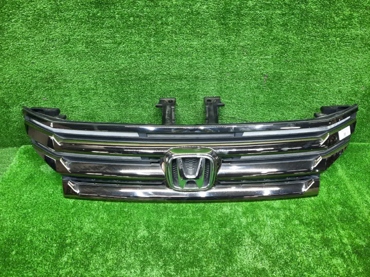 Решетка радиатора HONDA STEPWGN RK5 71160-Z01-M1 1 ракурс Решетка радиатора HONDA STEPWGN RK5 71160-Z01-M1 1 ракурс