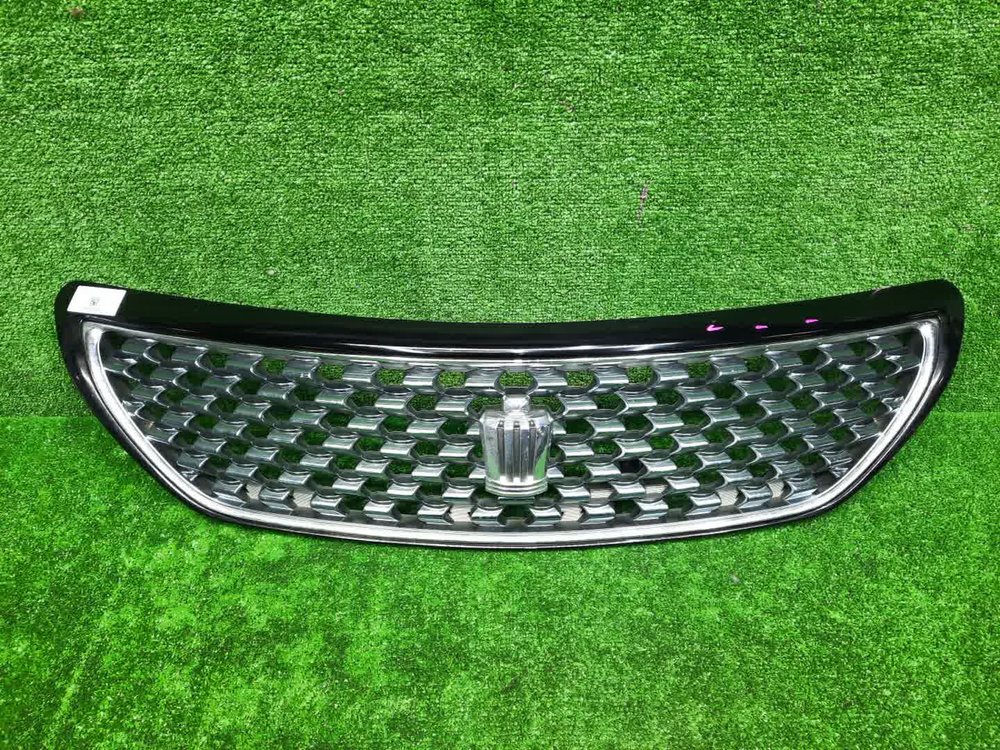 Решетка радиатора  TOYOTA CROWN GRS200 ,53111-30B90 1 ракурс