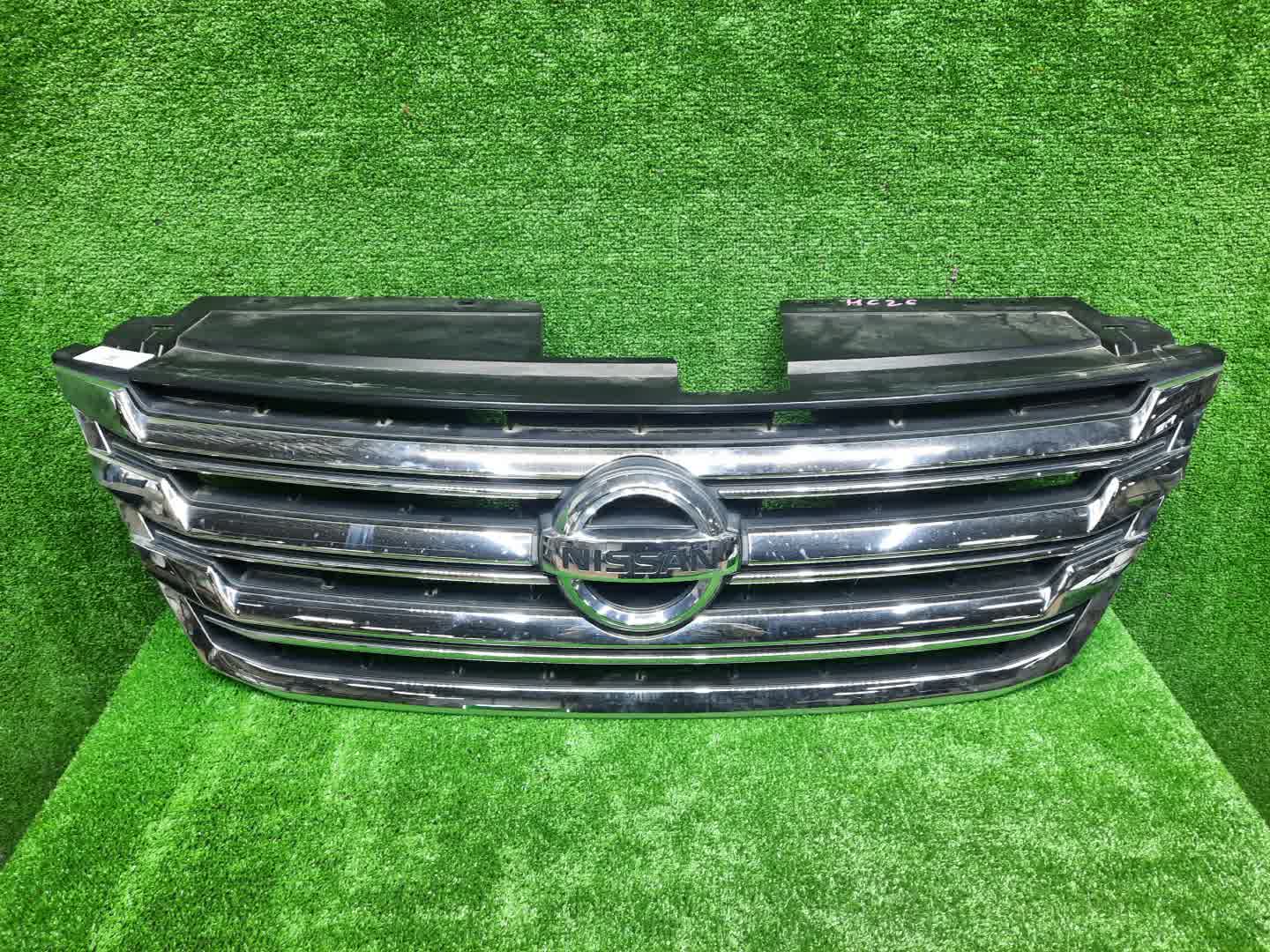 Решетка радиатора NISSAN SERENA C26 62310-3JY0A 1 ракурс