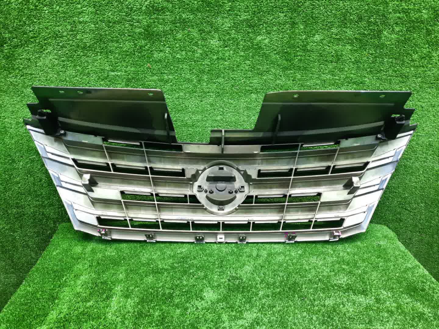 Решетка радиатора NISSAN SERENA C26 62310-3JY0A 2 ракурс