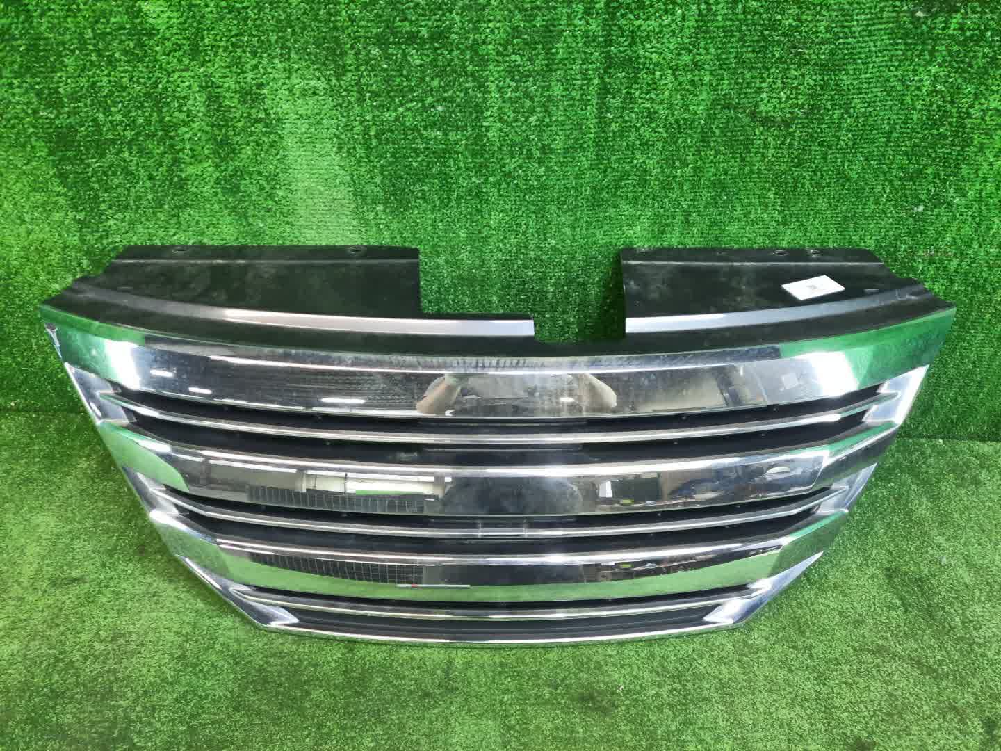 Решетка радиатора NISSAN SERENA C26 62310-1A21B 1 ракурс