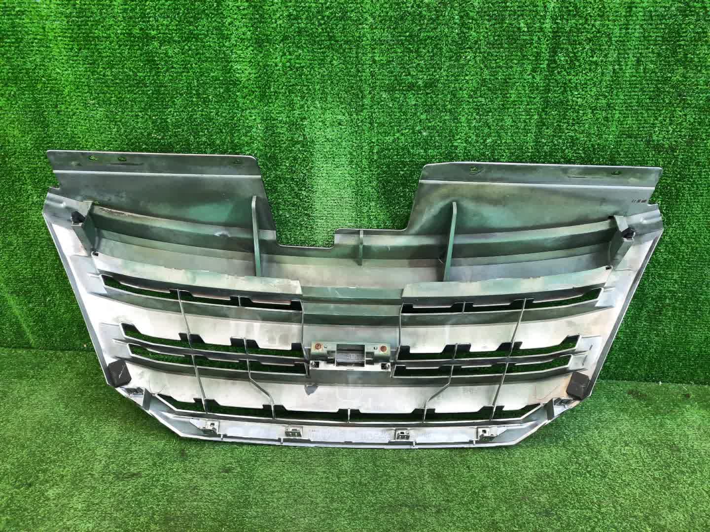 Решетка радиатора NISSAN SERENA C26 62310-1A21B 2 ракурс