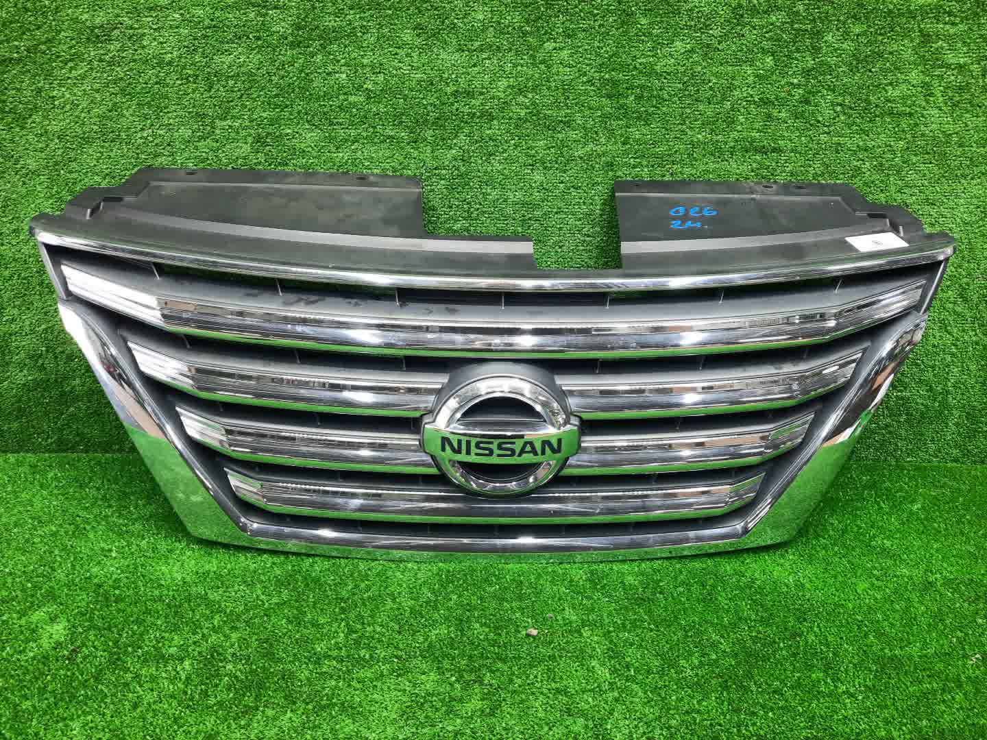 Решетка радиатора NISSAN SERENA C26 62310-3GS0A 1 ракурс