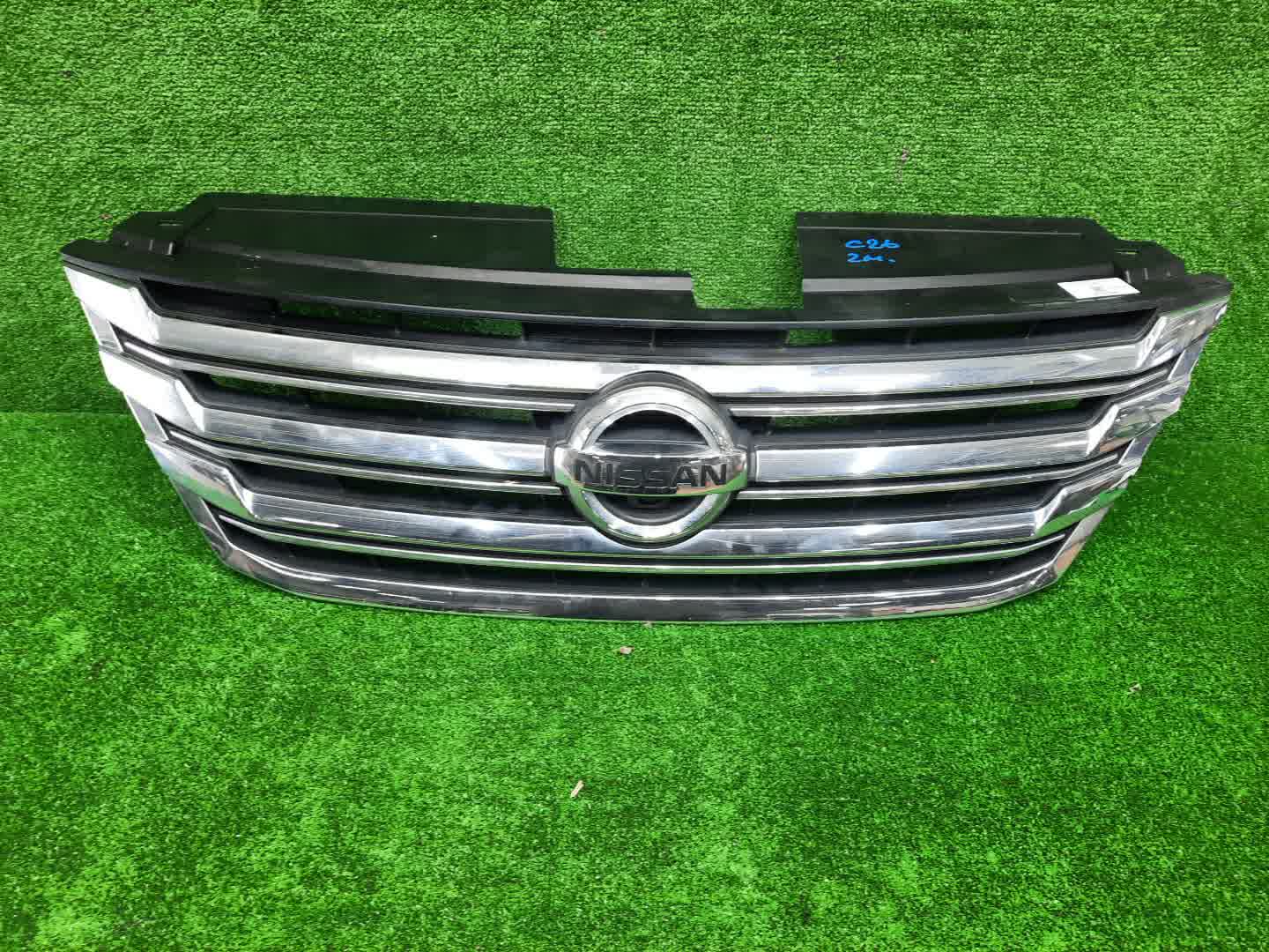 Решетка радиатора NISSAN SERENA C26 62310-3GY0A 1 ракурс