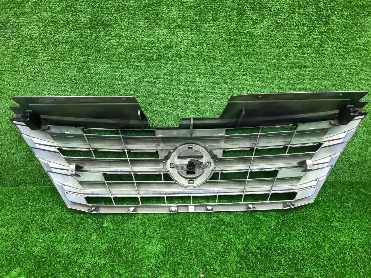 Решетка радиатора NISSAN SERENA C26 62310-3GY0A 2 ракурс