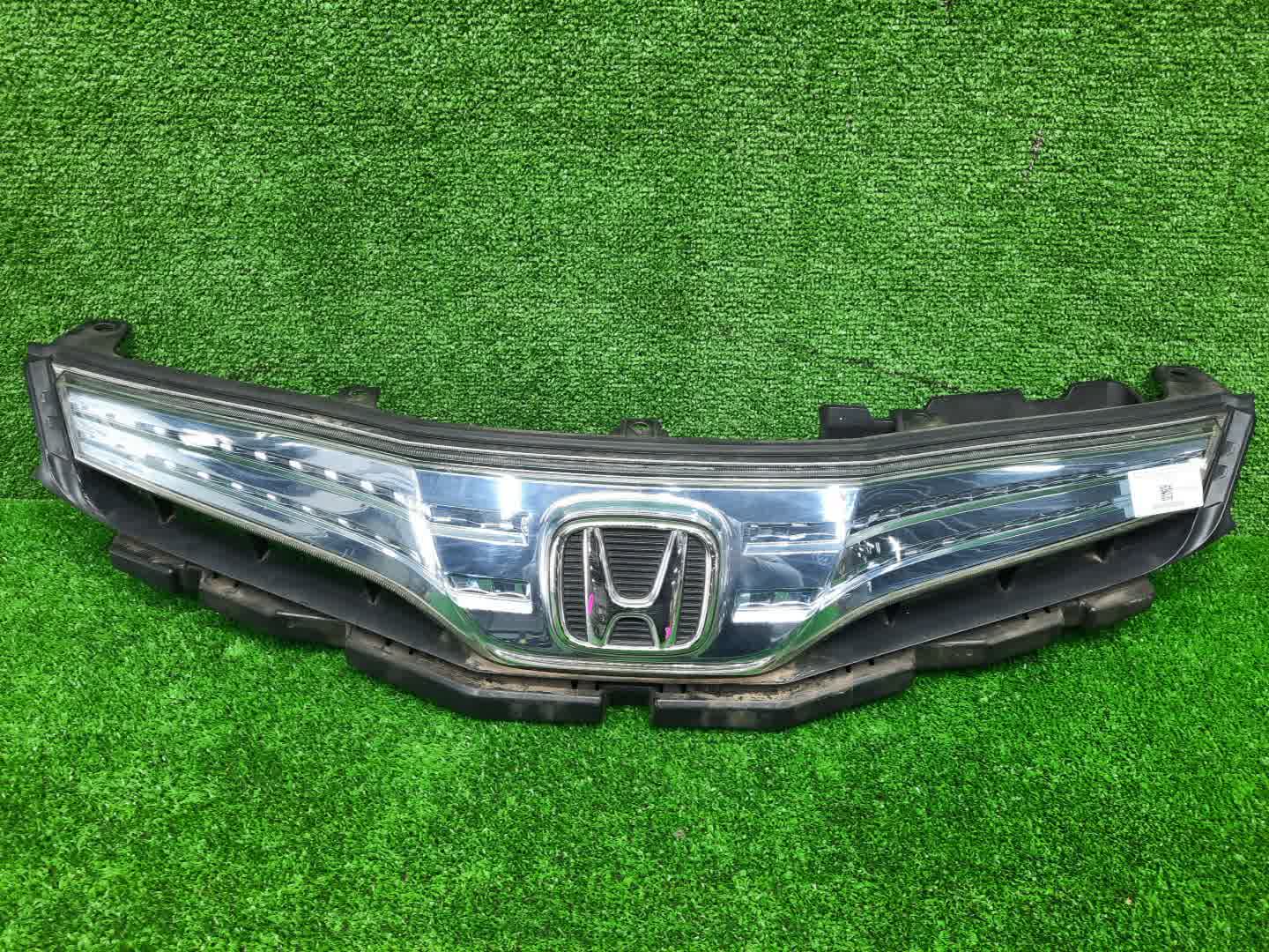 Решетка радиатора HONDA FIT SHUTTLE GP2 71121-TF9-003 1 ракурс