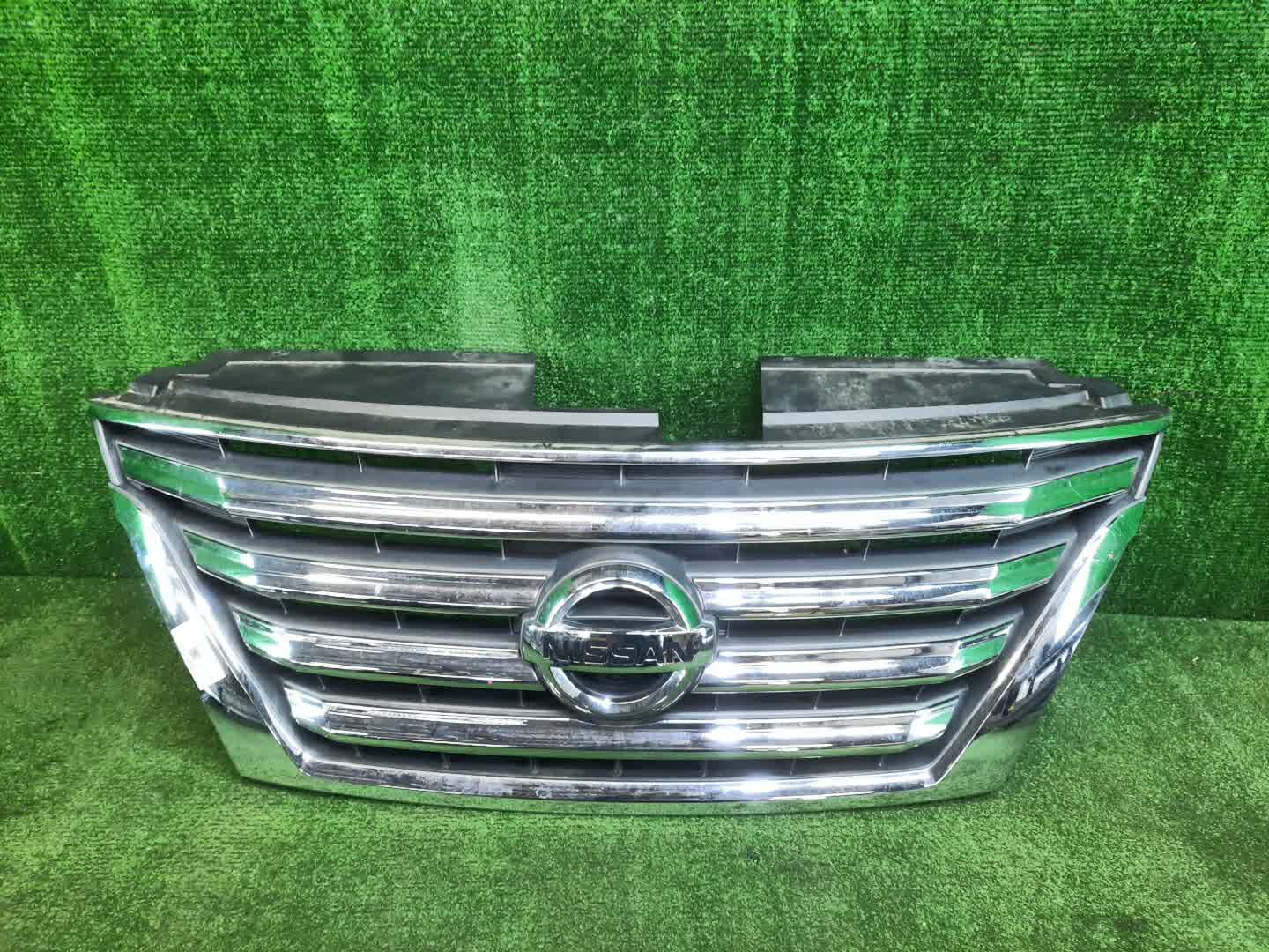 Решетка радиатора NISSAN SERENA C26 62310-3GS0A 1 ракурс