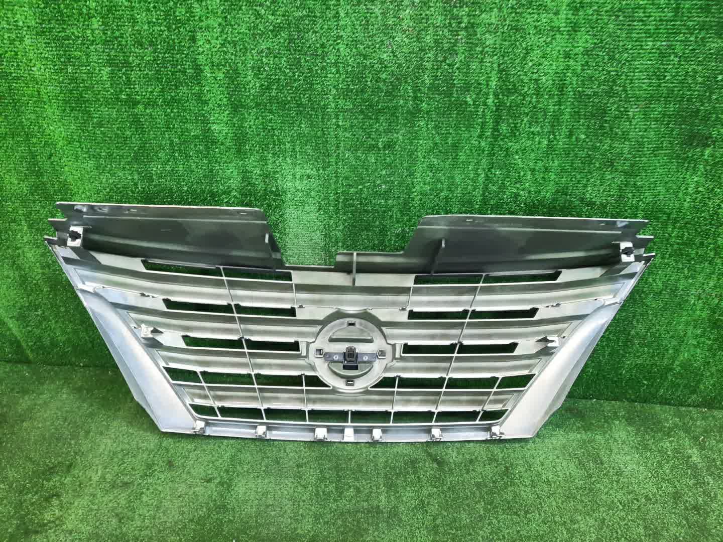 Решетка радиатора NISSAN SERENA C26 62310-3GS0A 4 ракурс