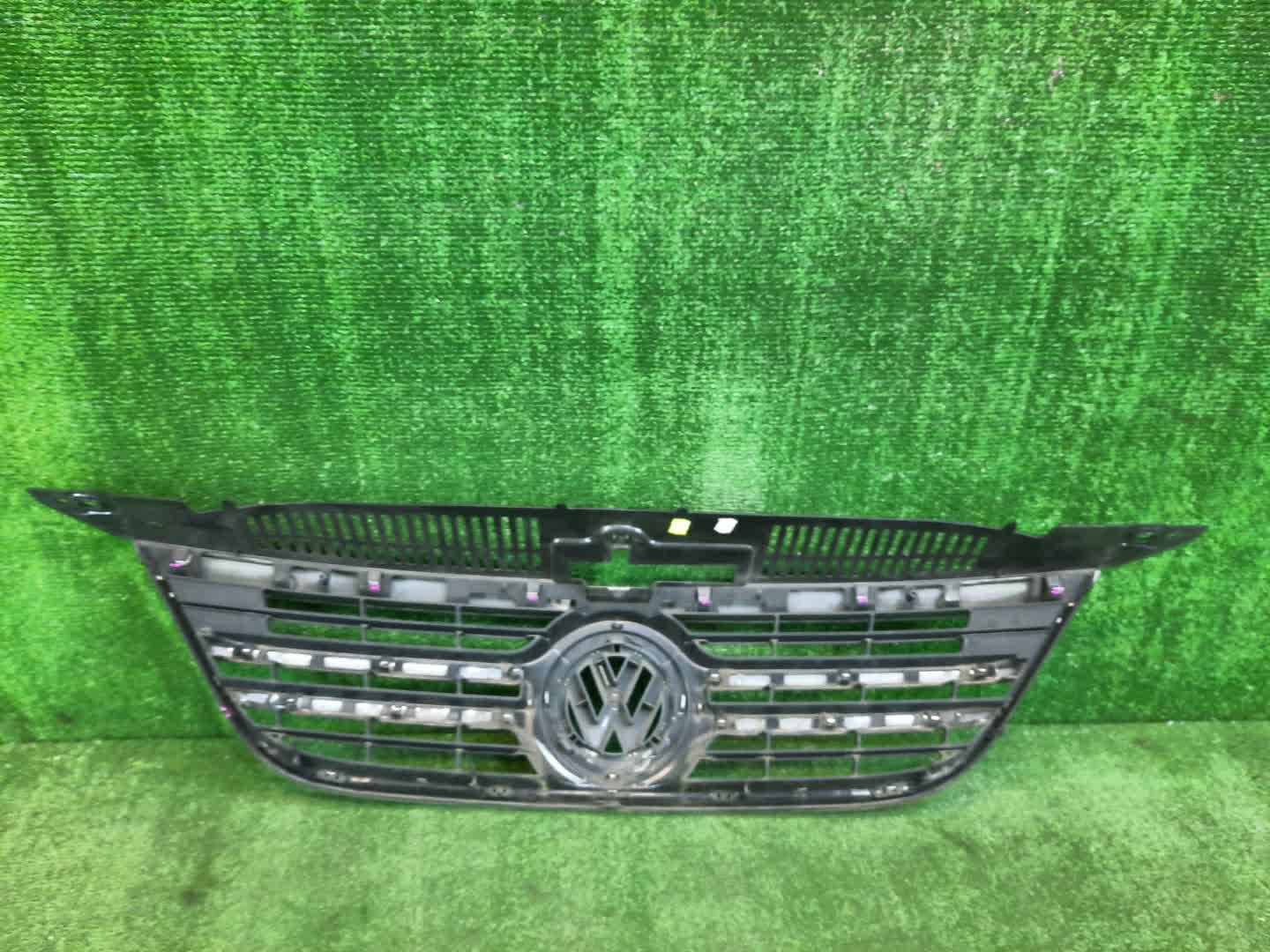 Решетка радиатора VOLKSWAGEN TIGUAN 5N1 5N0853653 4 ракурс