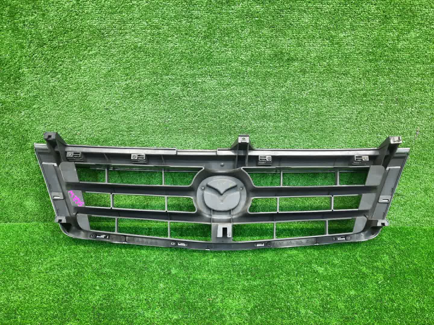 Решетка радиатора MAZDA BONGO FRIENDEE SGLR S51P50712 2 ракурс