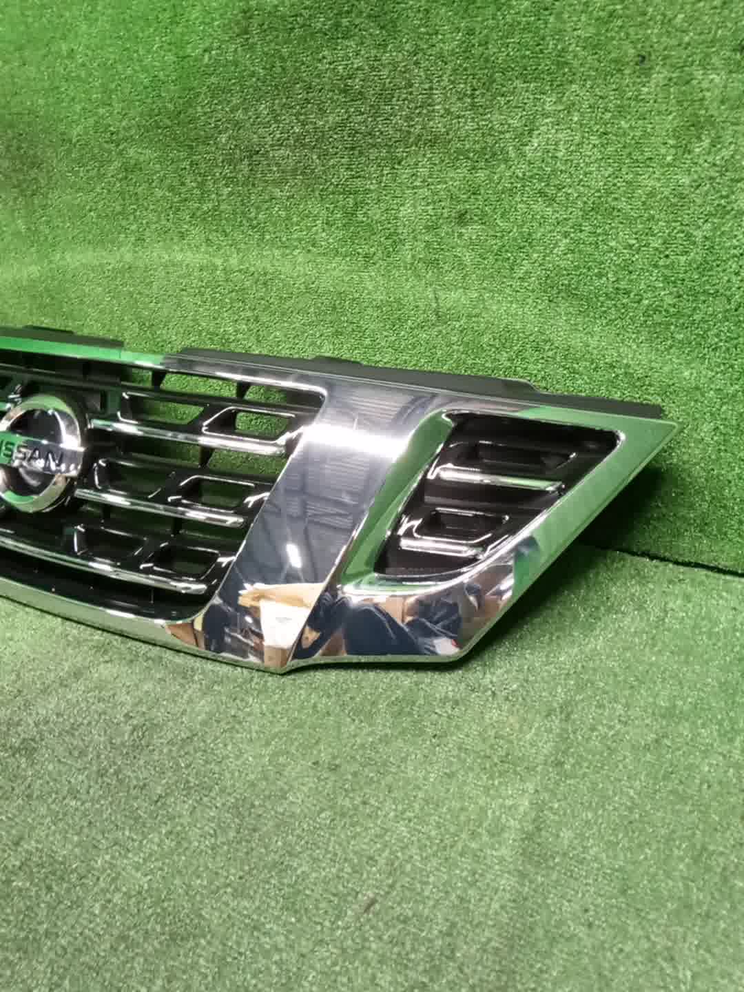 Решетка радиатора NISSAN PATROL Y62 F2310-1V80A 3 ракурс Решетка радиатора NISSAN PATROL Y62 F2310-1V80A 3 ракурс