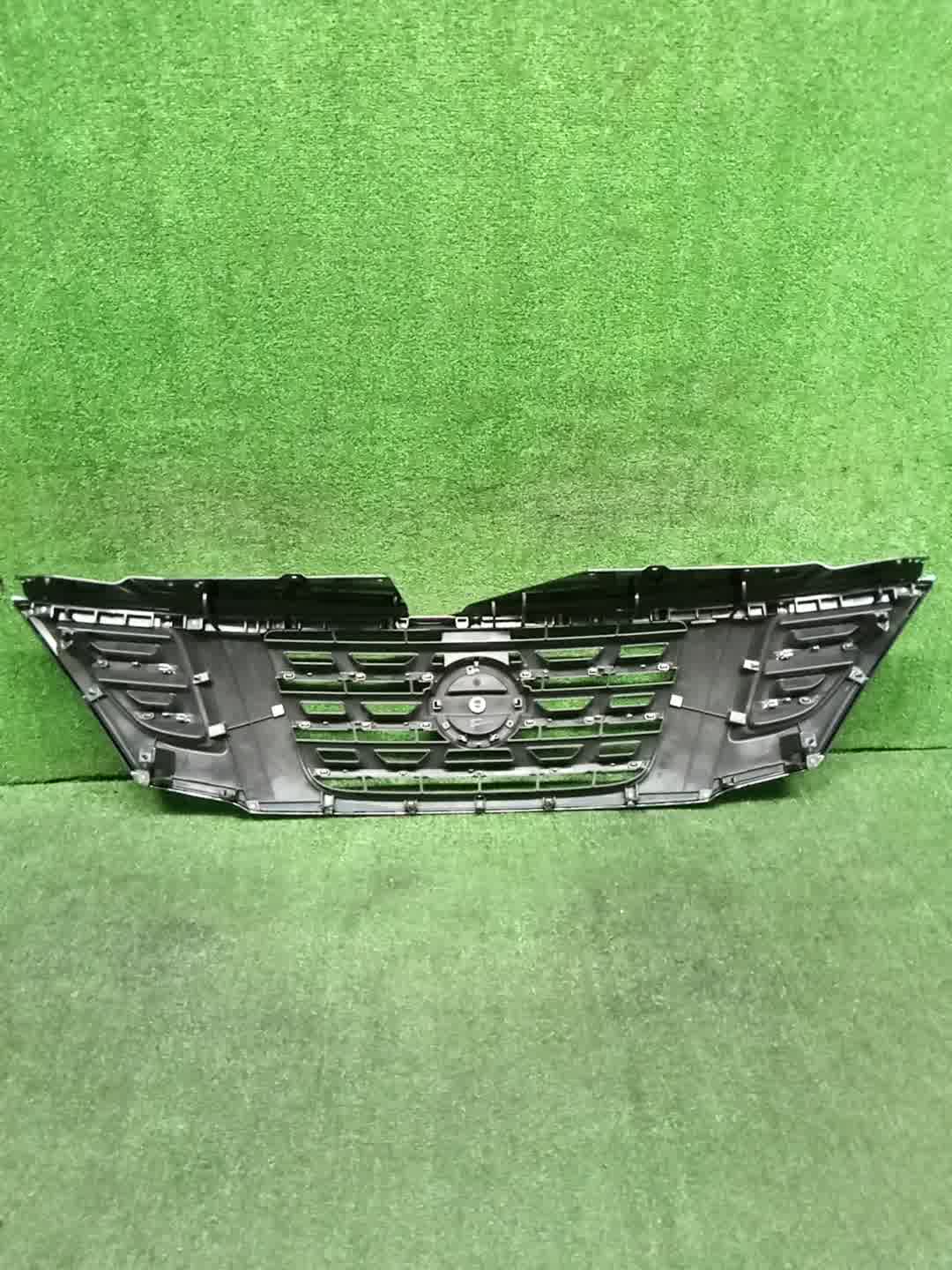Решетка радиатора NISSAN PATROL Y62 F2310-1V80A 5 ракурс Решетка радиатора NISSAN PATROL Y62 F2310-1V80A 5 ракурс