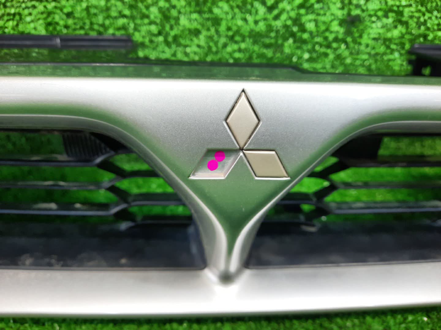 Решетка радиатора MITSUBISHI GALANT, LEGNUM EA1A, EA7A, EC1A, EC7A, EC3A, EC5A, EA3A, EC1W, EC5W, EA1W, EA3W, EA4W, EC3W, EC4W 2 ракурс Решетка радиатора MITSUBISHI GALANT, LEGNUM EA1A, EA7A, EC1A, EC7A, EC3A, EC5A, EA3A, EC1W, EC5W, EA1W, EA3W, EA4W, EC3W, EC4W 2 ракурс