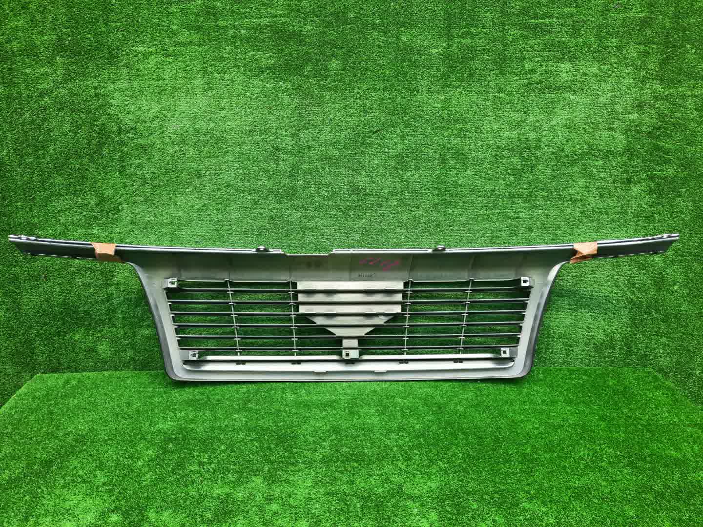 Решетка радиатора NISSAN ELGRAND ATE50, AVE50, ATWE50, ALWE50, APWE50, AVWE50, APE50, ALE50 62310-1A502 2 ракурс