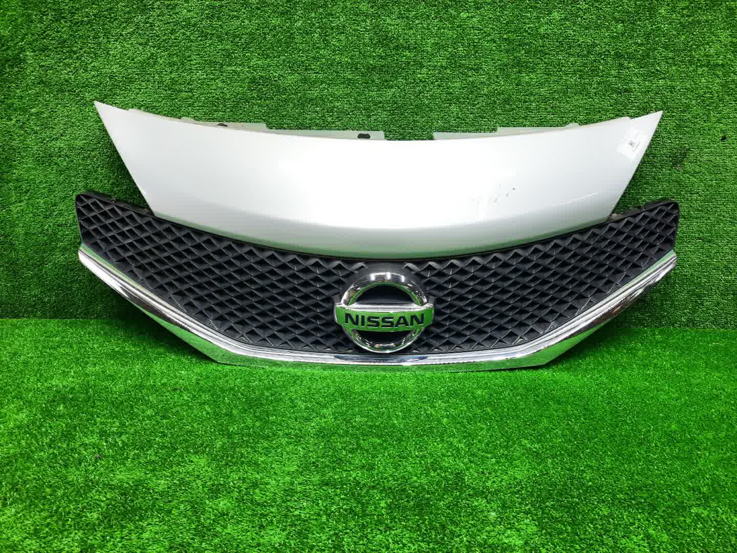 Решетка радиатора NISSAN NOTE E12 62310-5WC0A-01 1 ракурс