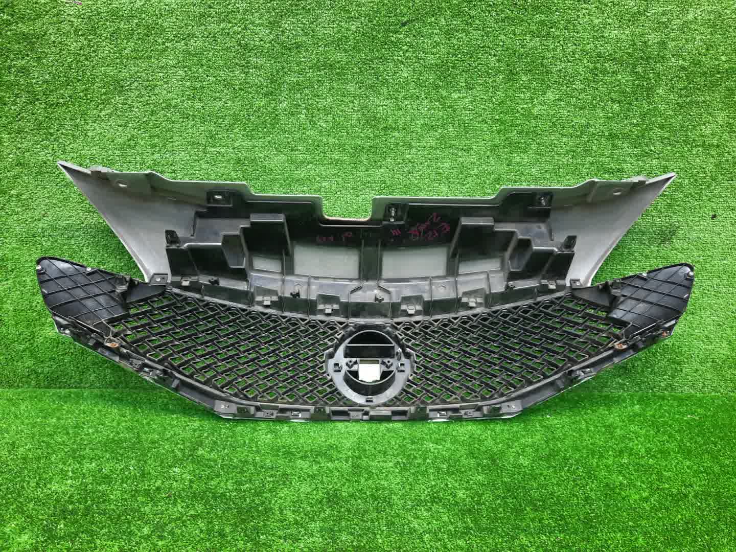 Решетка радиатора NISSAN NOTE E12 62310-5WC0A-01 2 ракурс