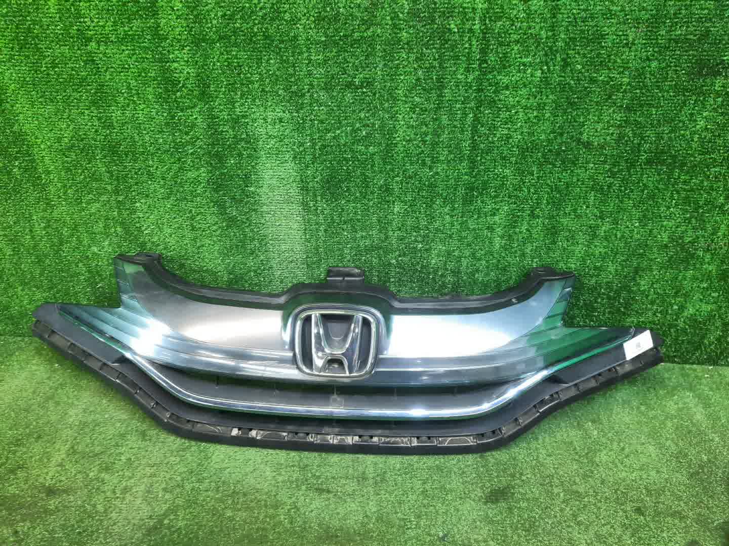 Решетка радиатора HONDA FIT GP6, GP5 71121-T5C-003 1 ракурс