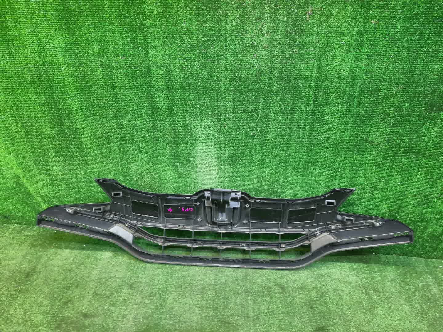Решетка радиатора HONDA FIT GP6, GP5 71121-T5C-003 3 ракурс