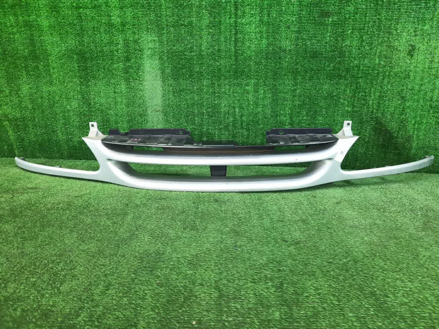 Решетка радиатора NISSAN SERENA C23 62310-3C900 1 ракурс