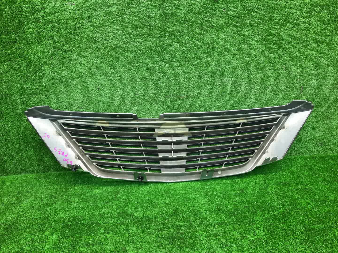 Решетка радиатора NISSAN PRESAGE U30, NU30, TU30, TNU30, HU30, VNU30, VU30 62310-1A304 2 ракурс