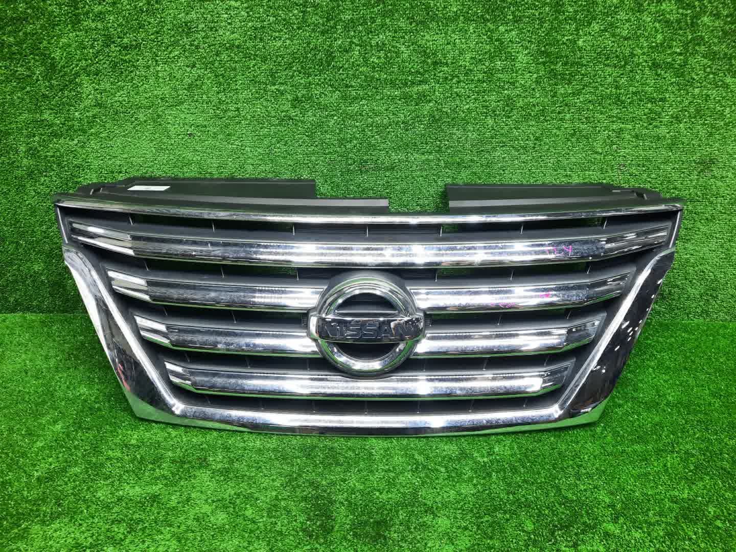Решетка радиатора NISSAN SERENA C26 62310-3GS0A 1 ракурс