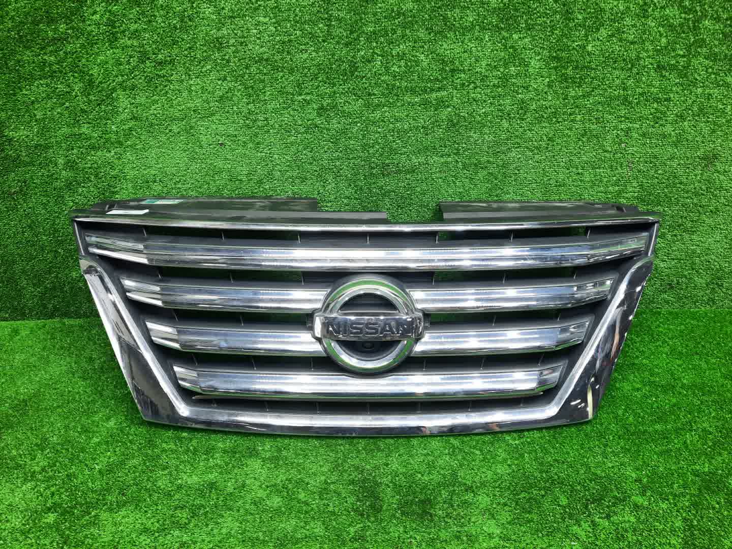 Решетка радиатора NISSAN SERENA C26 62310-3GS0A 1 ракурс