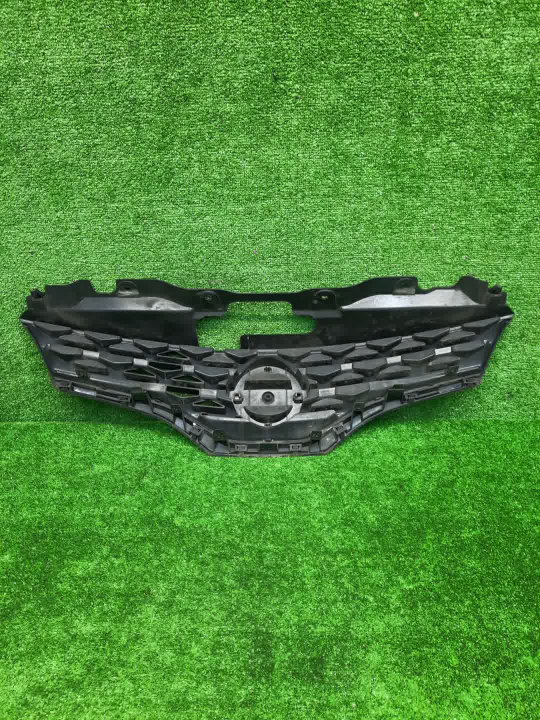 Решетка радиатора NISSAN DELICA D3, NV200 BM20, M20 62310-JX00A 2 ракурс
