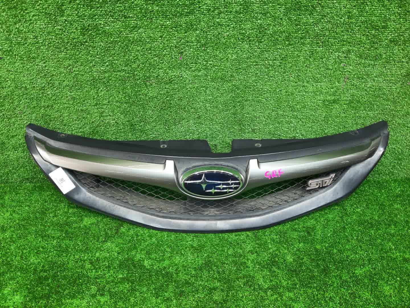 Решетка радиатора SUBARU IMPREZA WRX STI GRF 1 ракурс