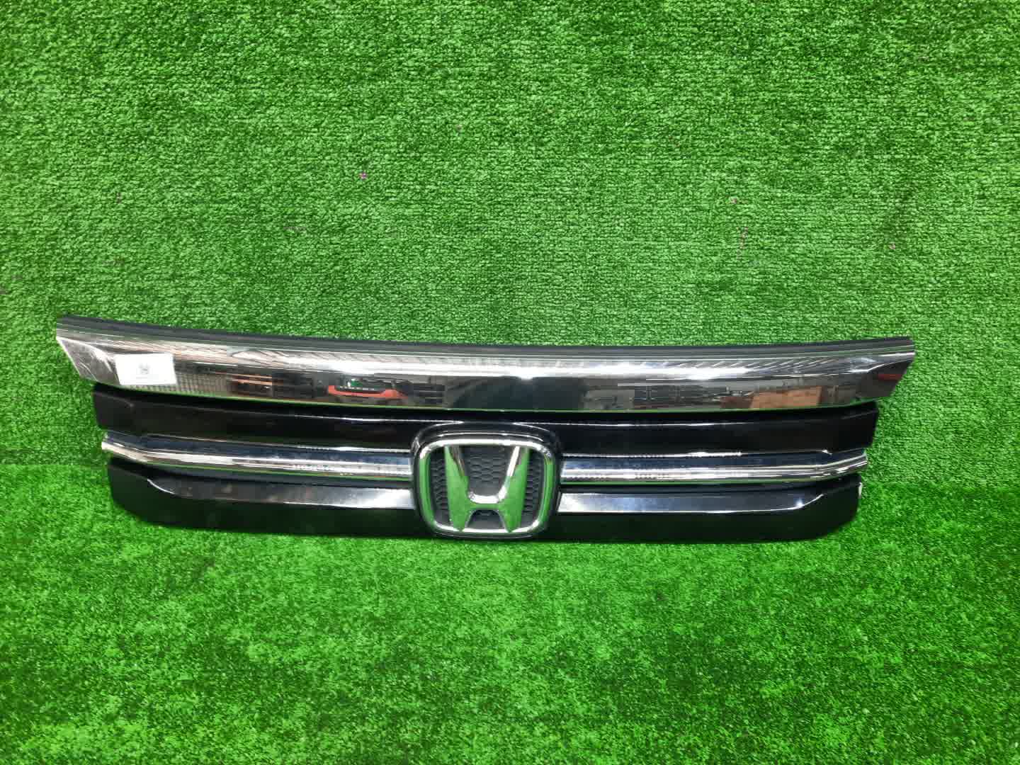 Решетка радиатора HONDA N-BOX JF1 1 ракурс