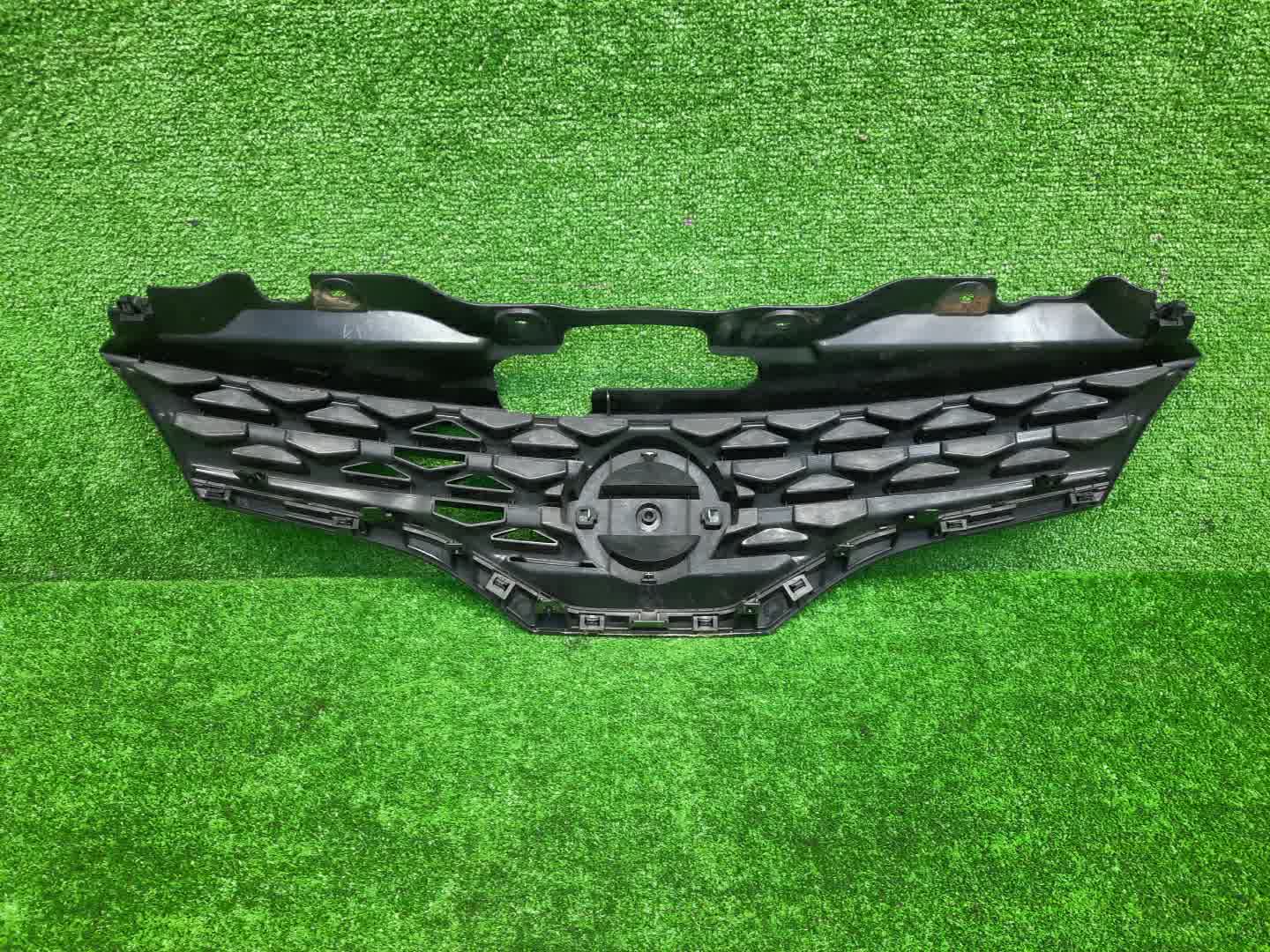 Решетка радиатора NISSAN DELICA D3, NV200 BM20, M20 62310JXA,62310JXB 2 ракурс