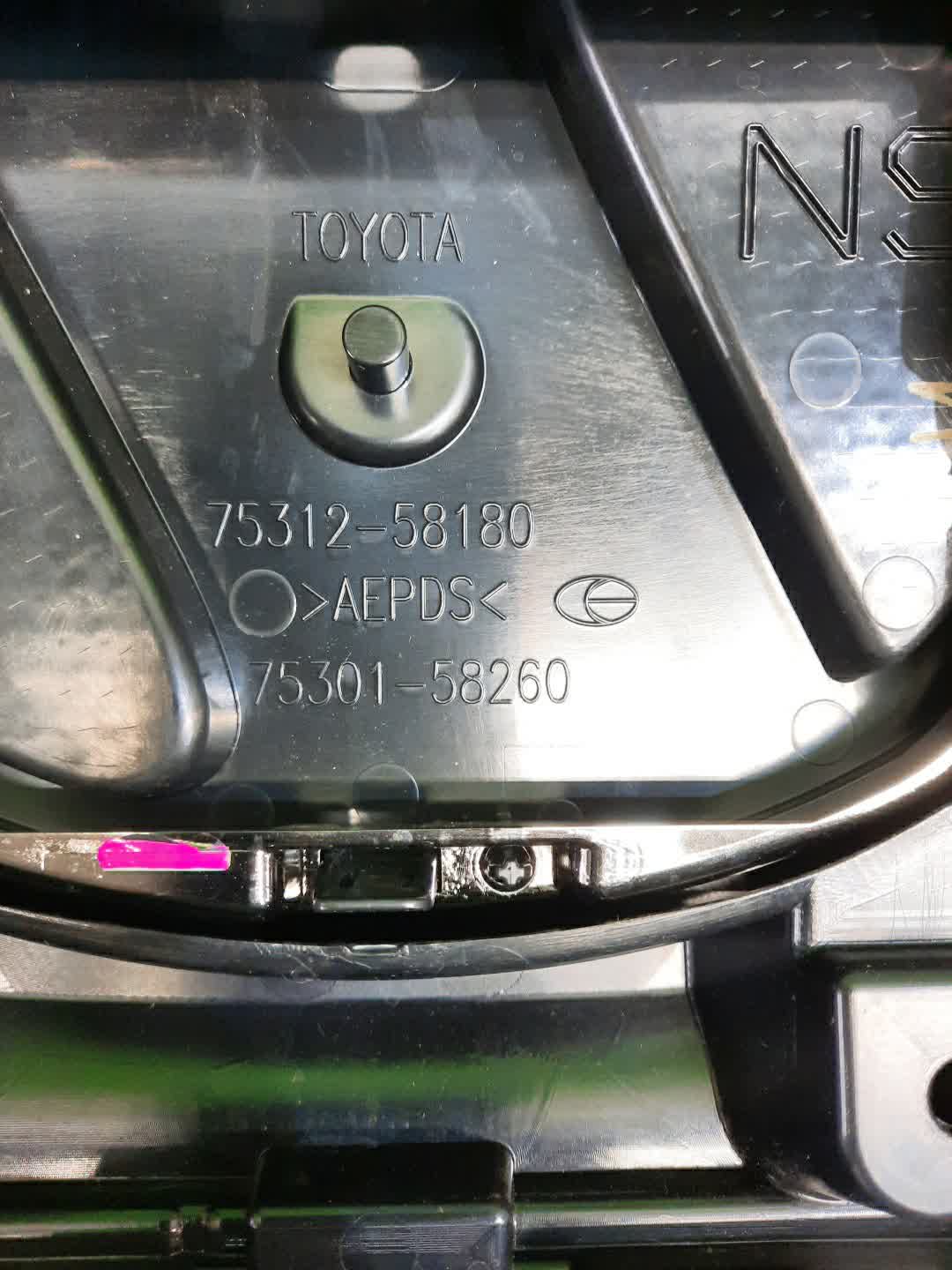 Решетка радиатора TOYOTA VELLFIRE AGH30W 75312-58180 5 ракурс
