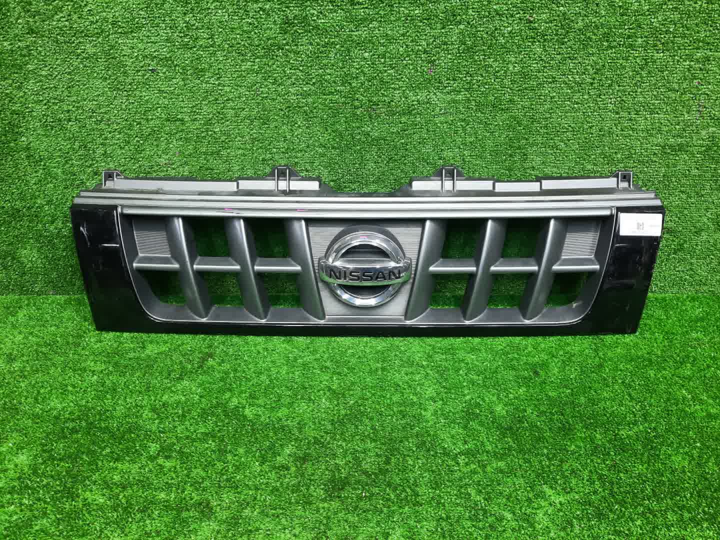 Решетка радиатора NISSAN KIX H59A 7450A-616ZZ 1 ракурс