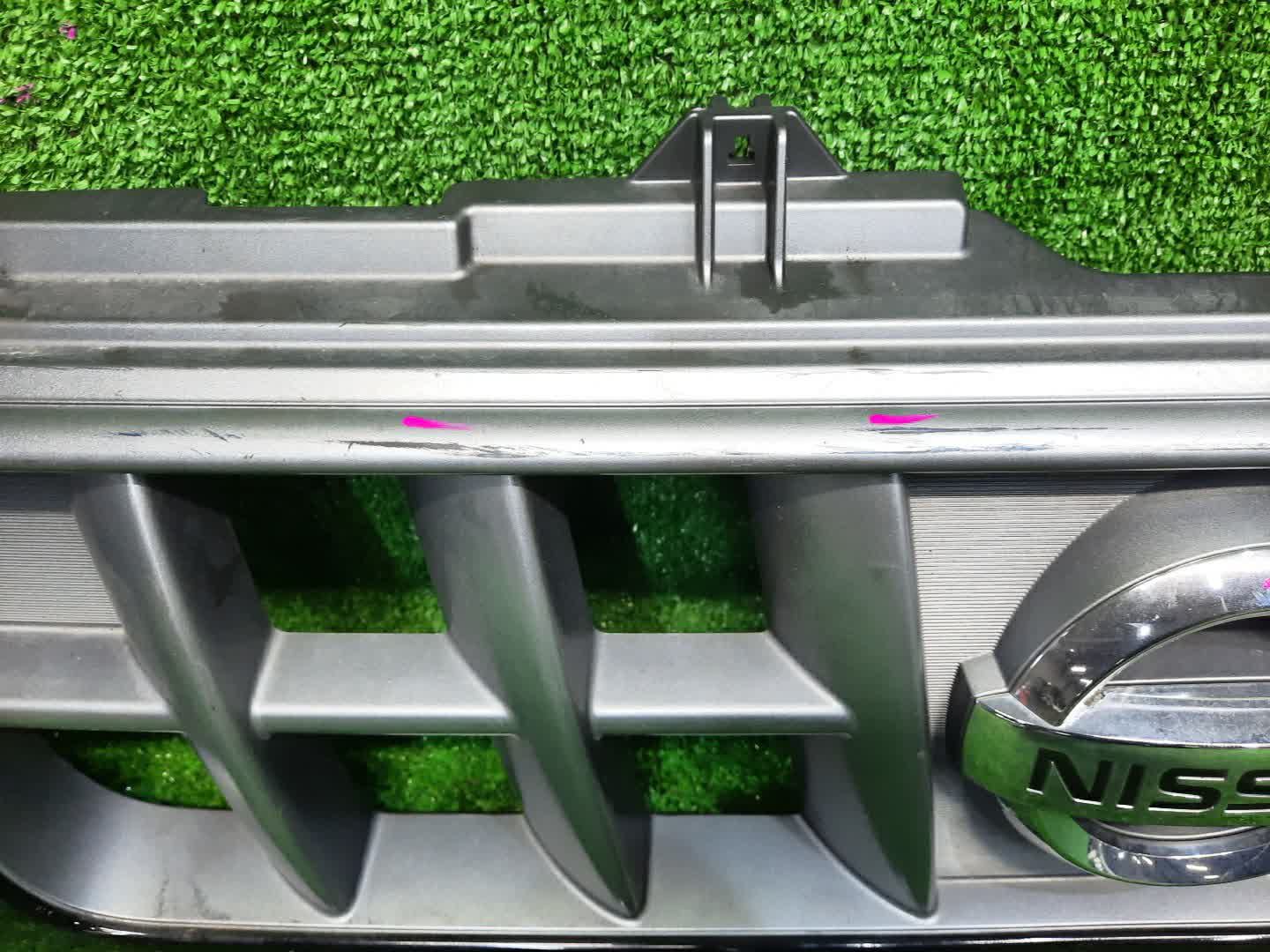 Решетка радиатора NISSAN KIX H59A 7450A-616ZZ 2 ракурс
