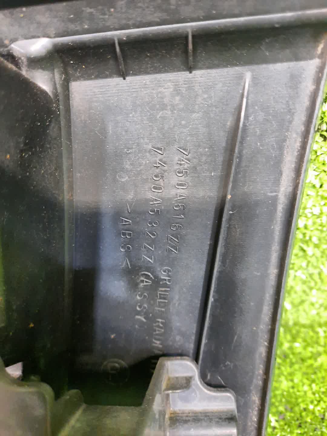 Решетка радиатора NISSAN KIX H59A 7450A-616ZZ 4 ракурс