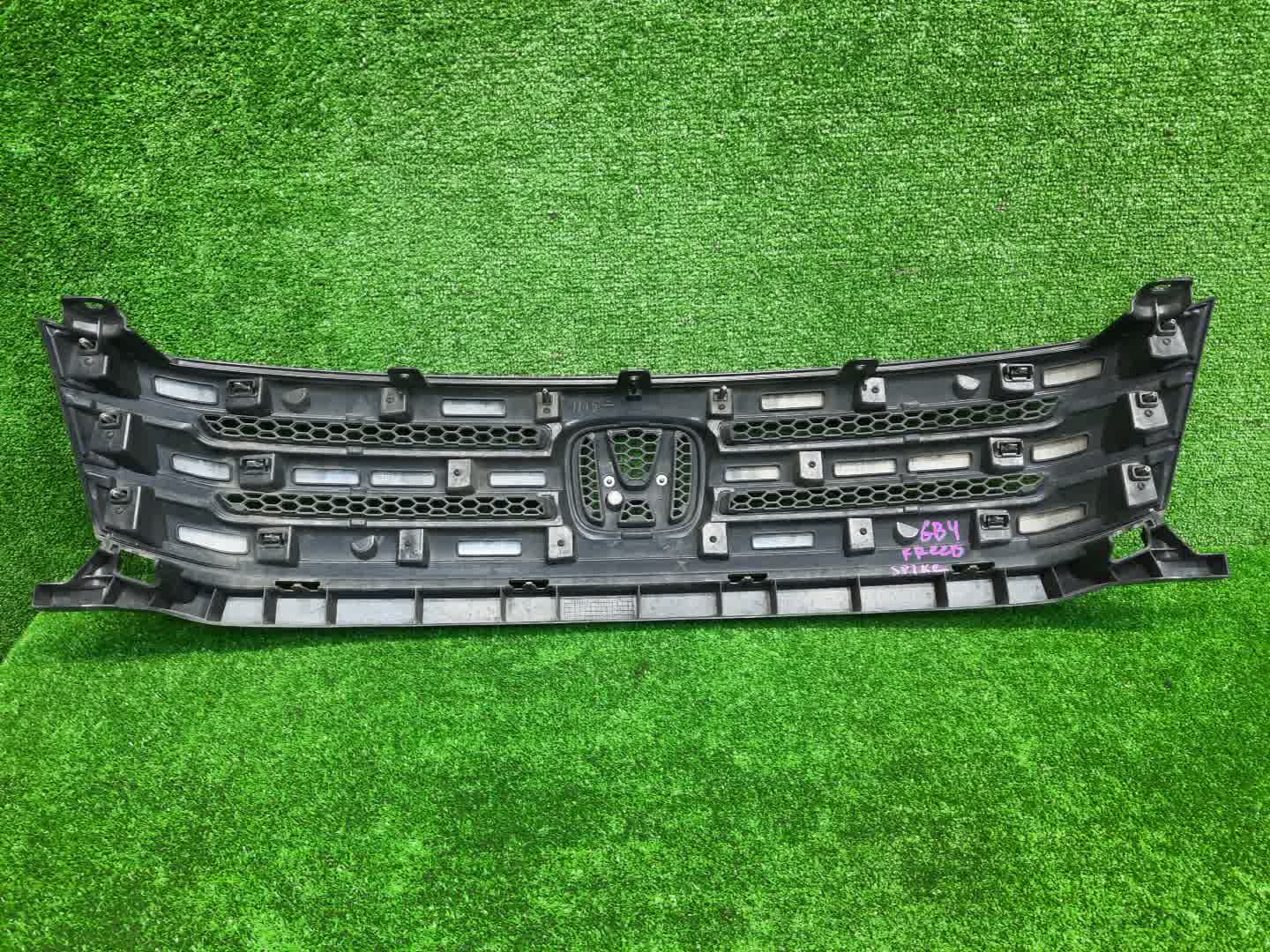 Решетка радиатора HONDA FREED SPIKE GB4 71121-SFM-003 2 ракурс
