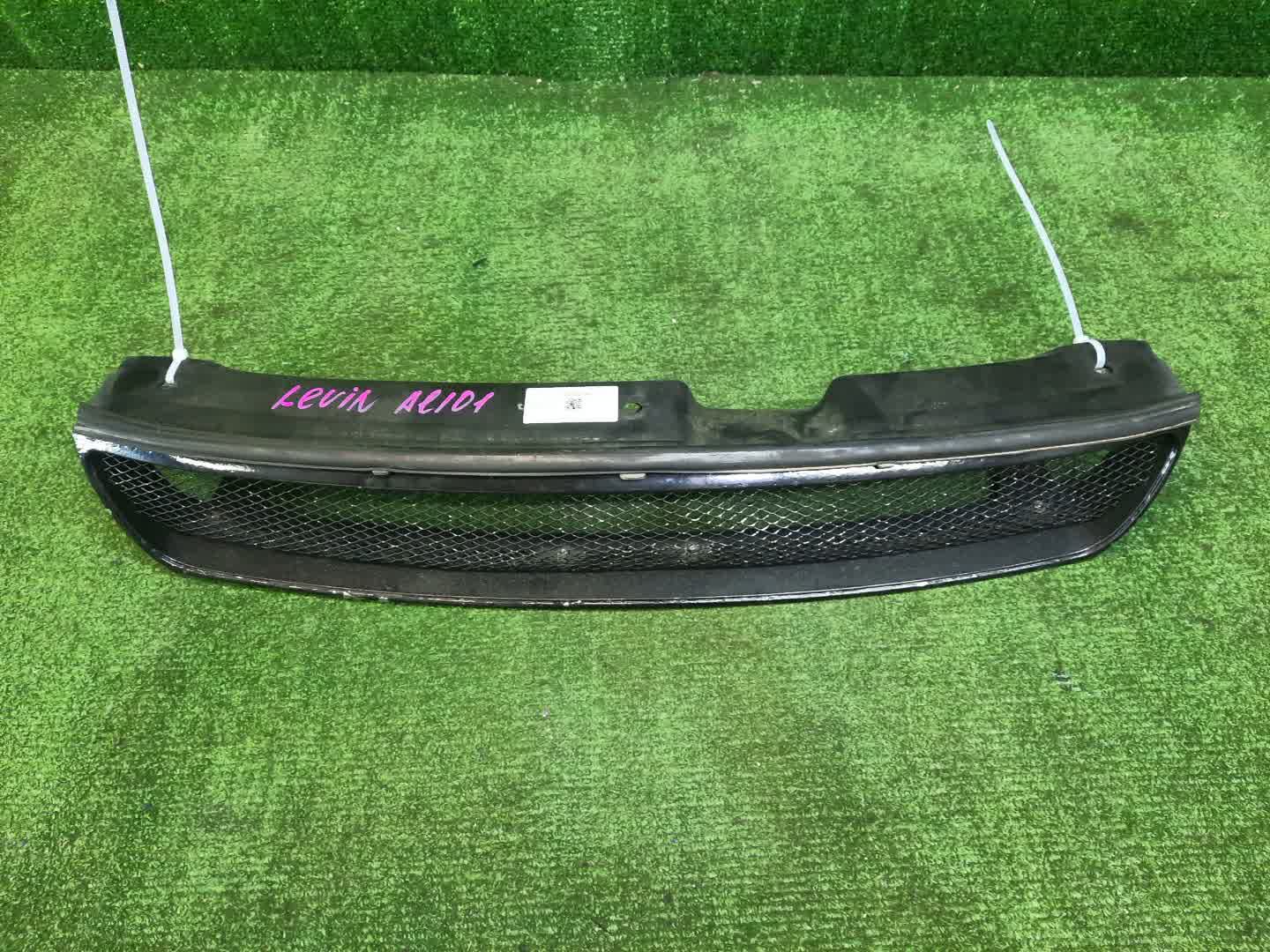 Решетка радиатора TOYOTA COROLLA LEVIN AE101 53101-12890 1 ракурс
