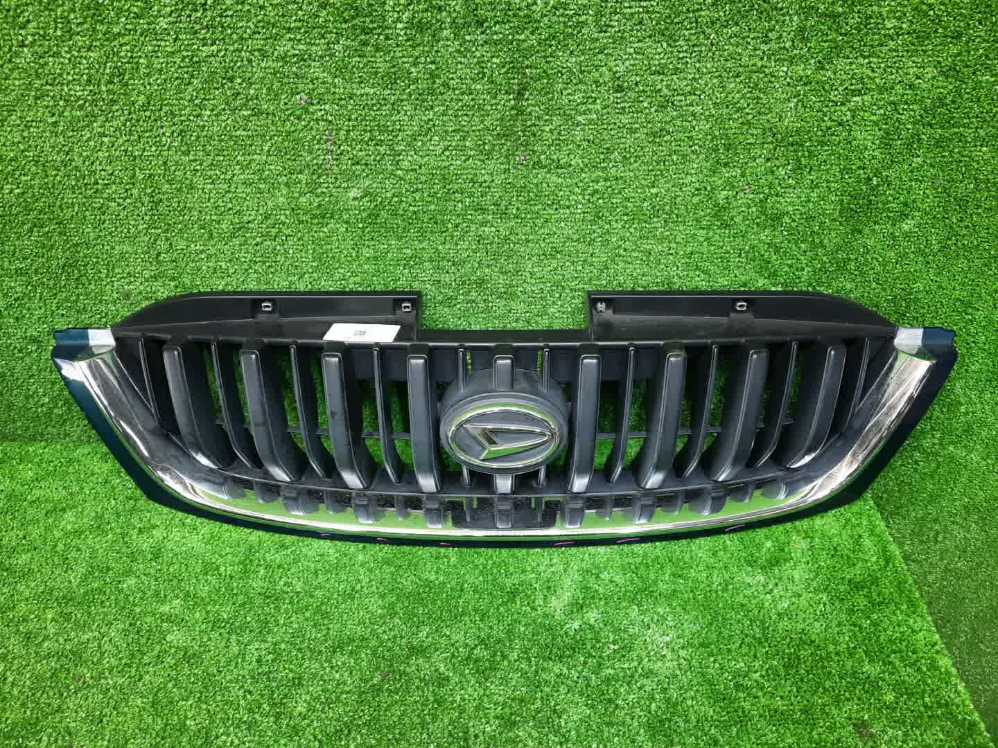 Решетка радиатора DAIHATSU TERIOS J122G 53111-87413 1 ракурс