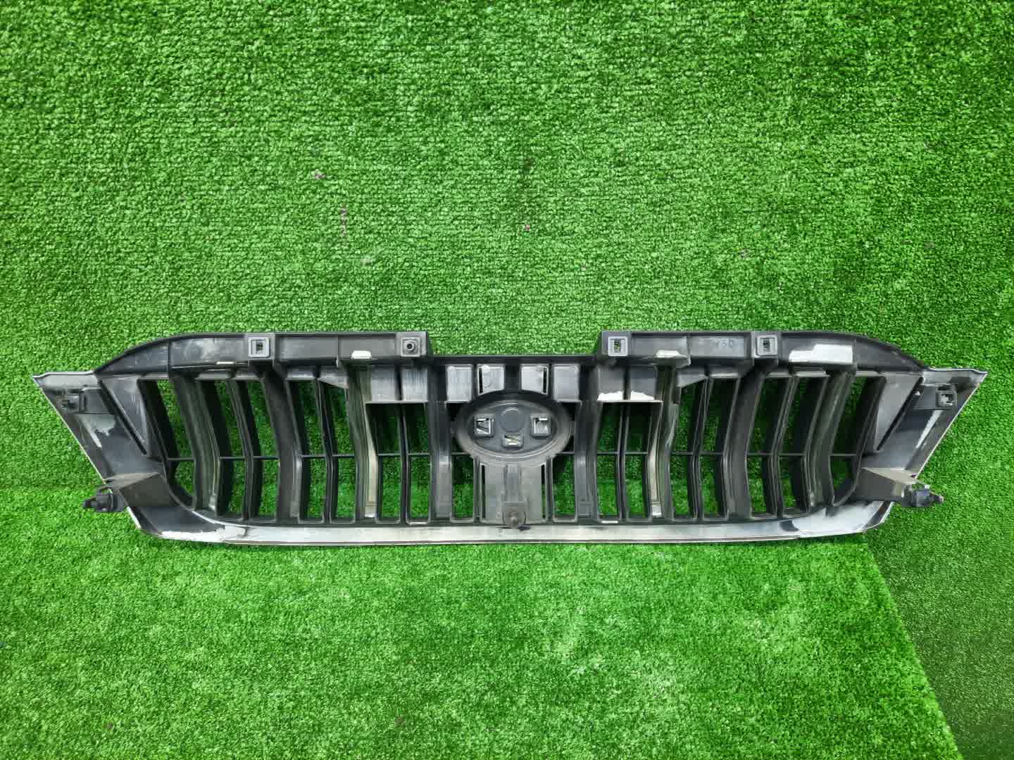 Решетка радиатора DAIHATSU TERIOS J122G 53111-87413 2 ракурс