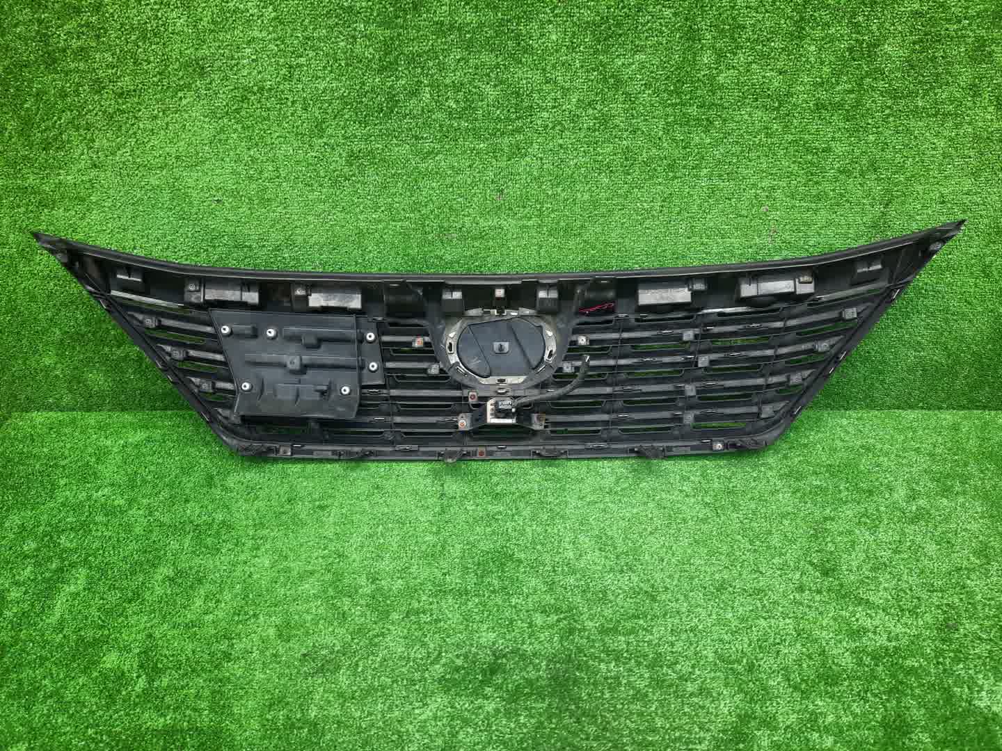Решетка радиатора TOYOTA VELLFIRE ANH25W, GGH25W, GGH20W, ANH20W 53121-58030 2 ракурс