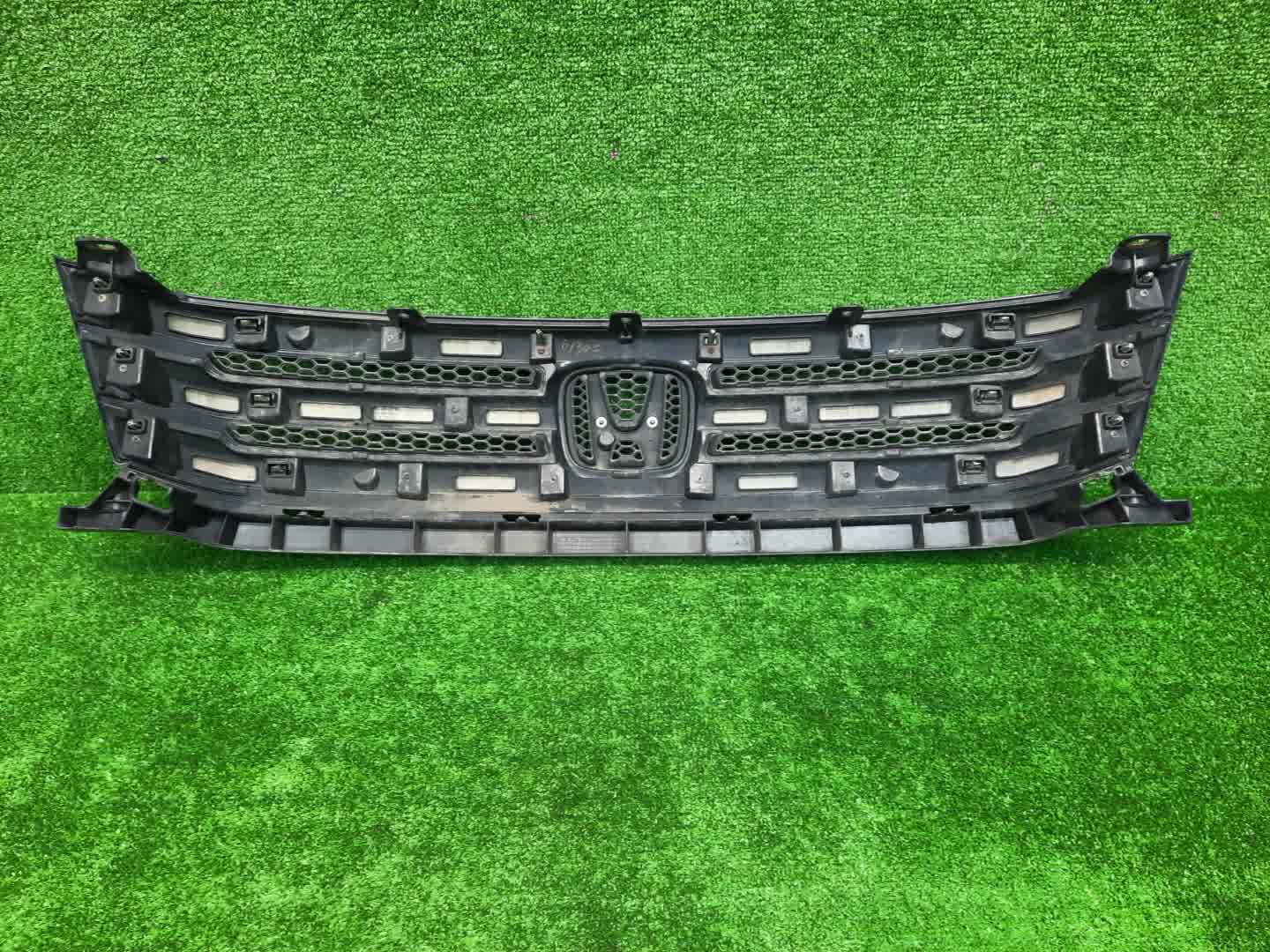 Решетка радиатора HONDA FREED SPIKE GB3 71121-SFM-003 2 ракурс
