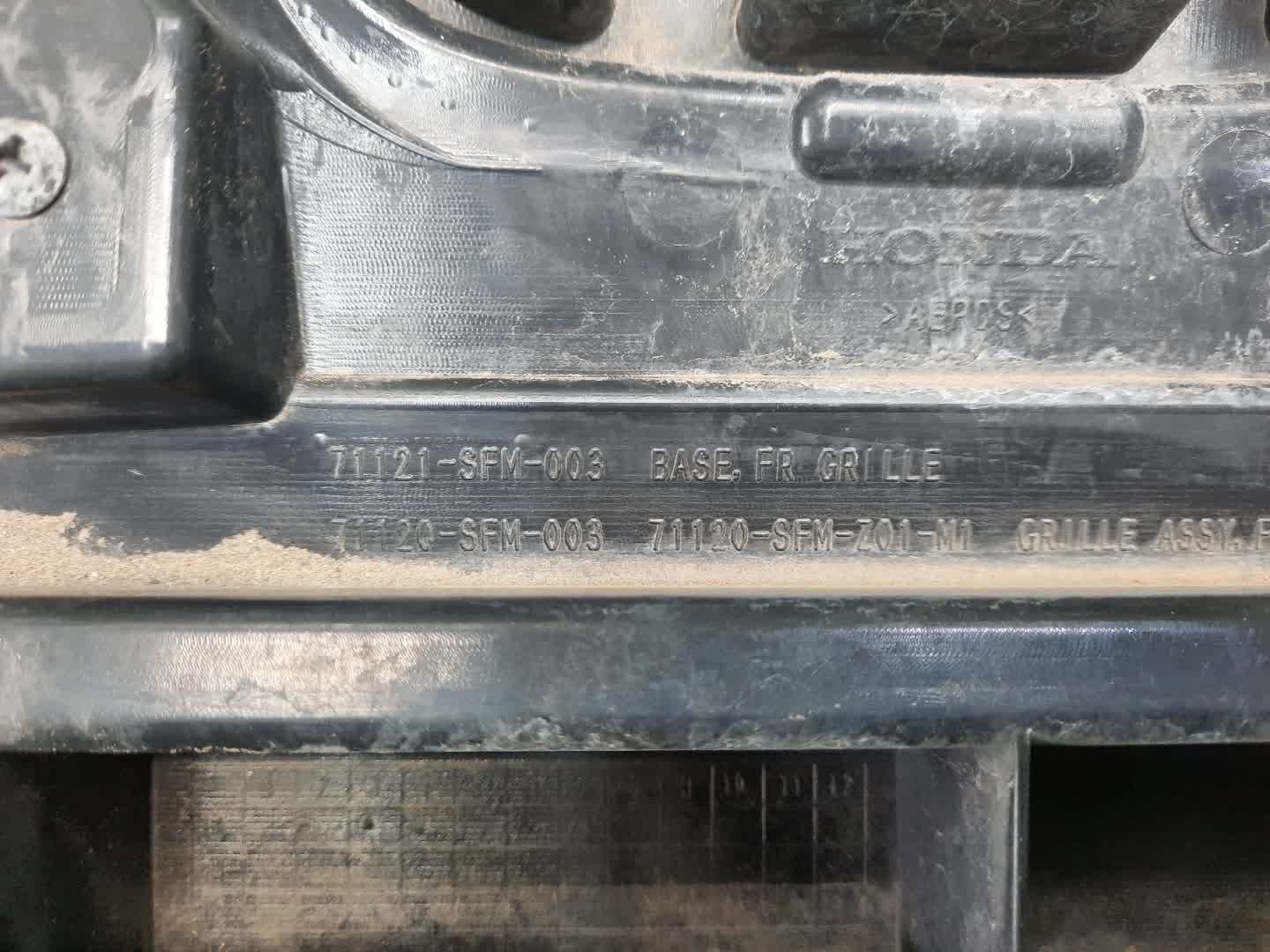 Решетка радиатора HONDA FREED SPIKE GB3 71121-SFM-003 3 ракурс