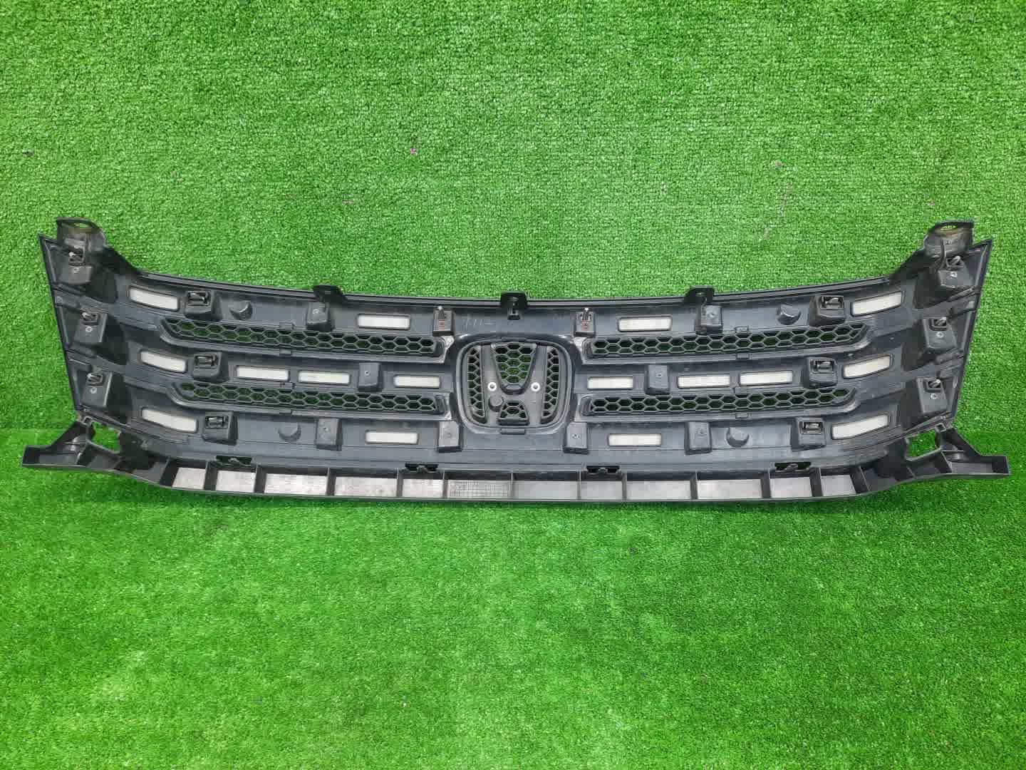 Решетка радиатора HONDA FREED SPIKE GB3 71121-SFM-003 2 ракурс