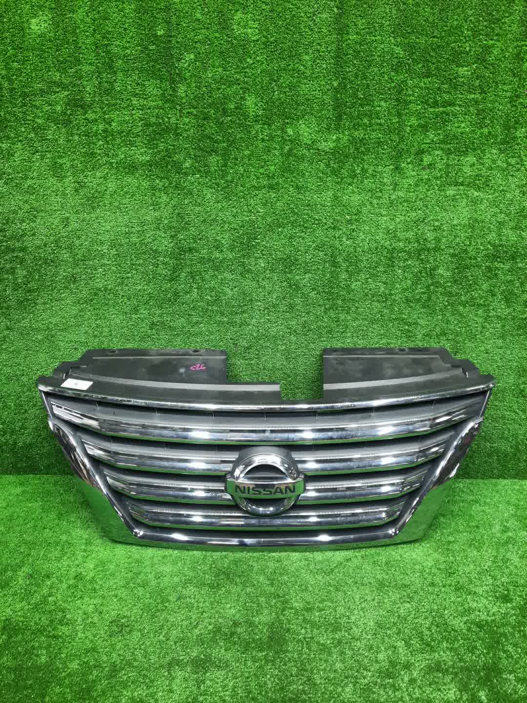 Решетка радиатора NISSAN SERENA C26 62310-3GS0A 1 ракурс