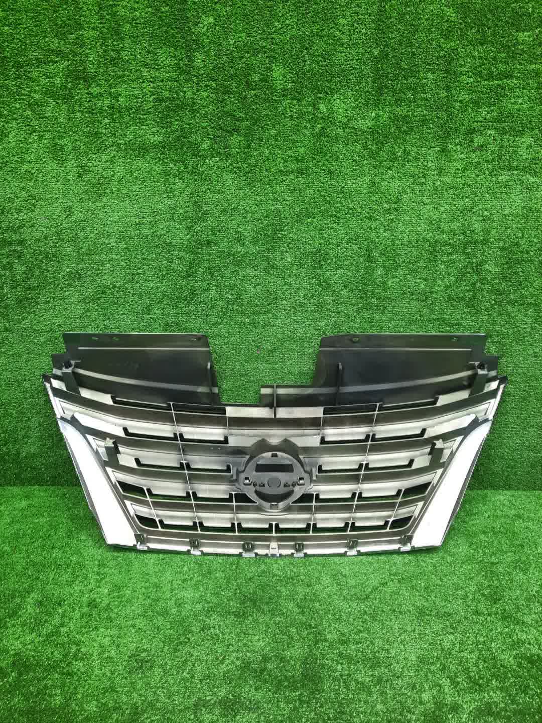 Решетка радиатора NISSAN SERENA C26 62310-3GS0A 2 ракурс