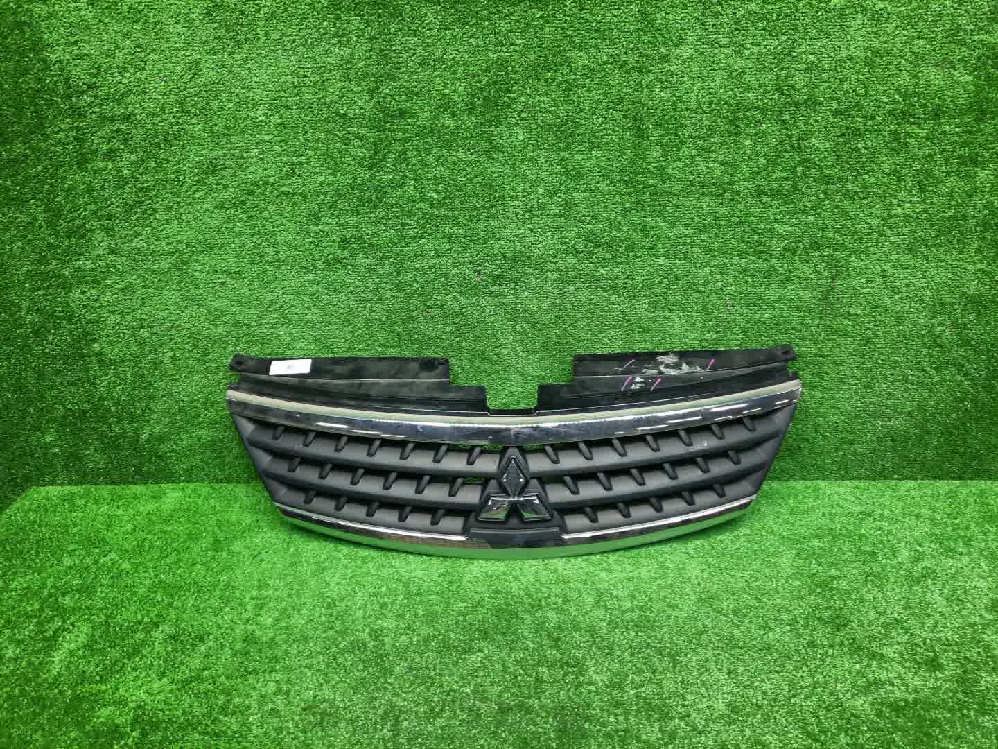 Решетка радиатора MITSUBISHI OUTLANDER CW4W, CW6W, CW5W 7450A460 1 ракурс