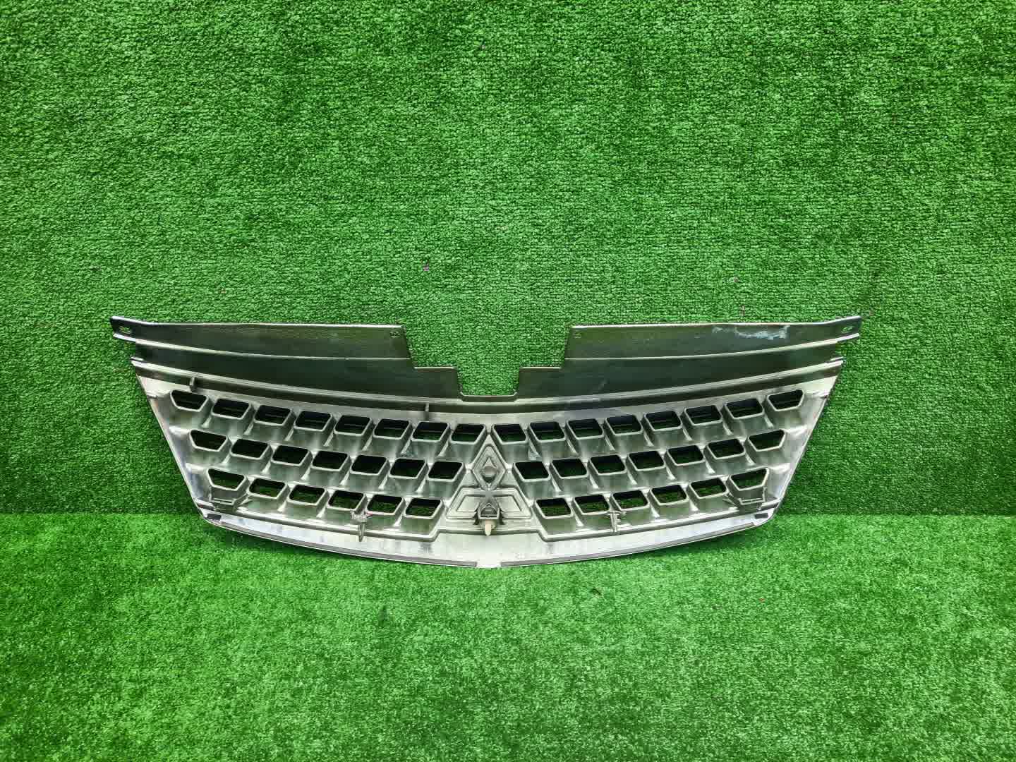 Решетка радиатора MITSUBISHI OUTLANDER CW4W, CW6W, CW5W 7450A460 2 ракурс