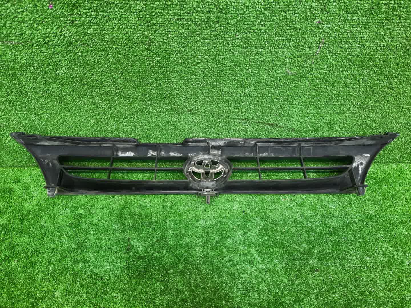 Решетка радиатора TOYOTA COROLLA AE100 5A-FE 53101-1A120 2 ракурс
