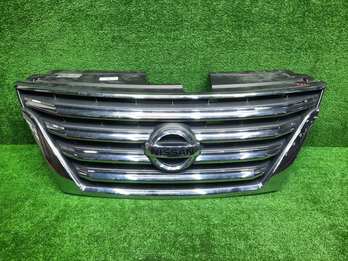 Решетка радиатора NISSAN SERENA C26 62310-3GS0A 1 ракурс Решетка радиатора NISSAN SERENA C26 62310-3GS0A 1 ракурс